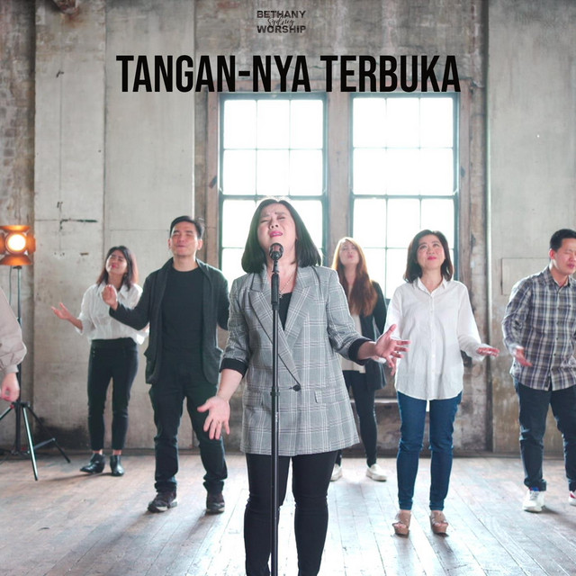 Tangan-Nya Terbuka